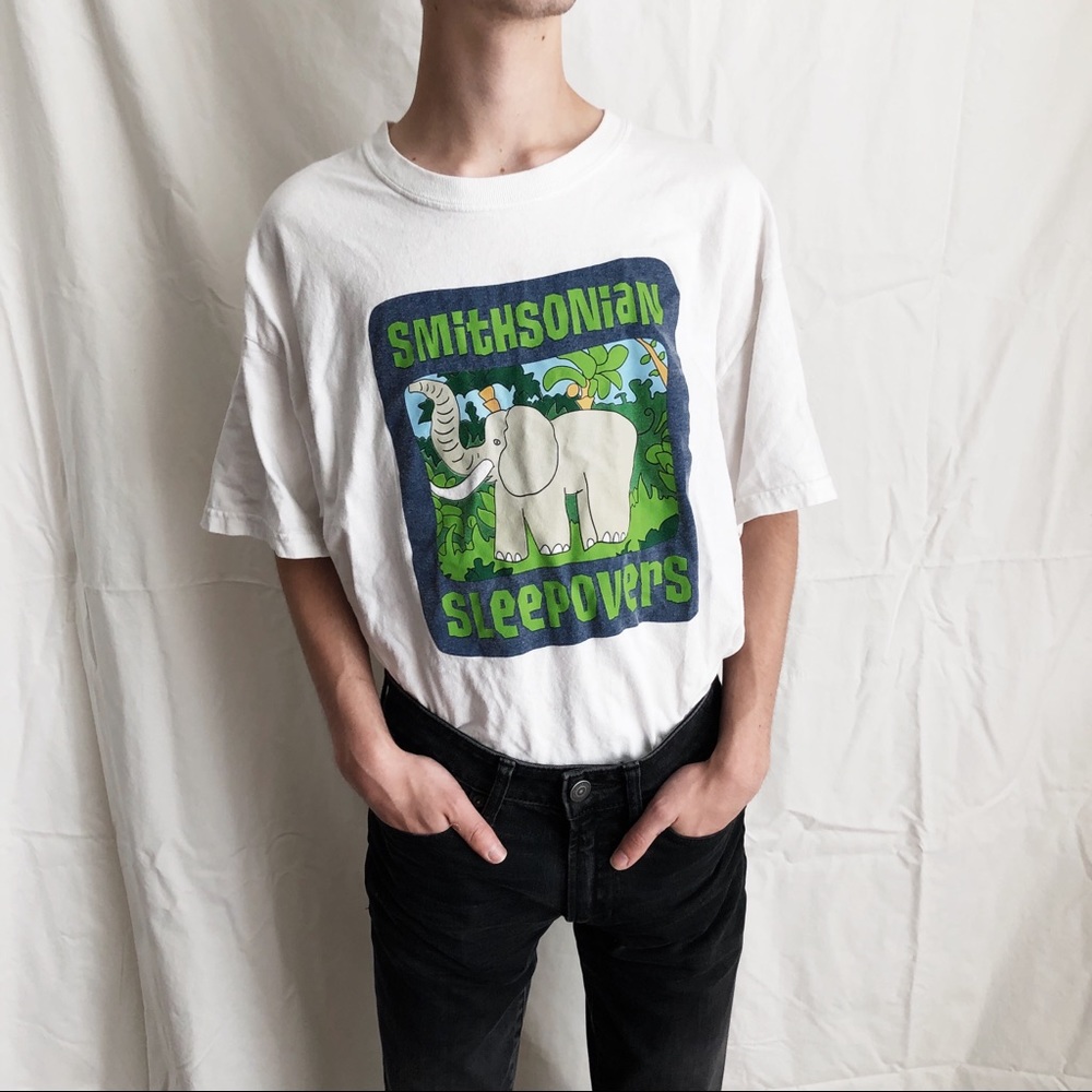 vintage smithsonian elephant graphic tee • L